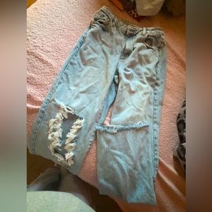 Light wash ripped knee straight cut jeans